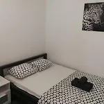 Aurelia Apartments, Apartman