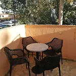 Aurelia Apartments, Vir