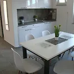 Aurelia Apartments, Apartman Vir
