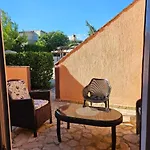 Aurelia Apartments, Vir