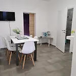 Aurelia Apartments, Apartman