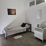 Aurelia Apartments, * Vir