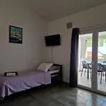 Aurelia Apartments, Apartman Vir