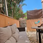 Aurelia Apartments, Vir