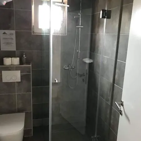 Aurelia Apartments, * Vir