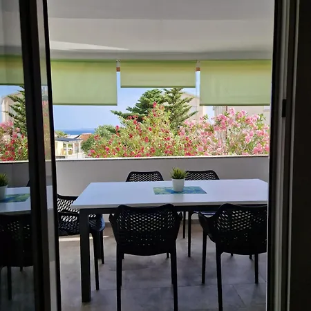 Aurelia Apartments, 아파트 *