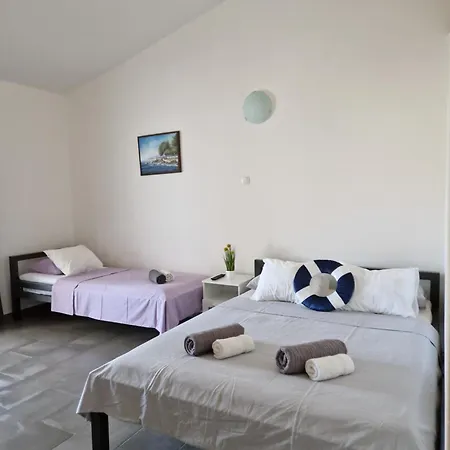 Aurelia Apartments, * Vir