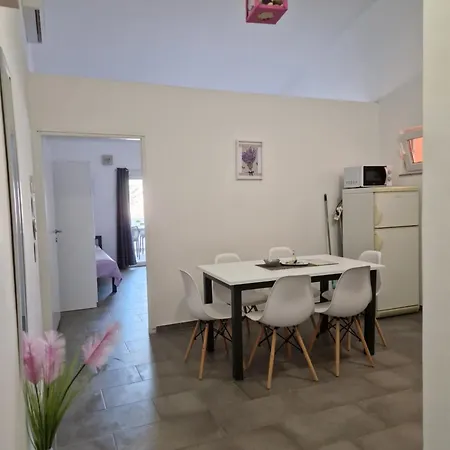 Appartement Aurelia Apartments, Vir