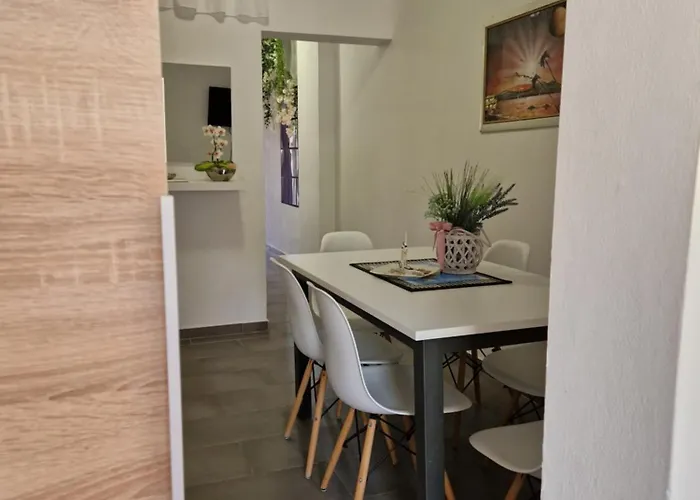 Aurelia Apartments,