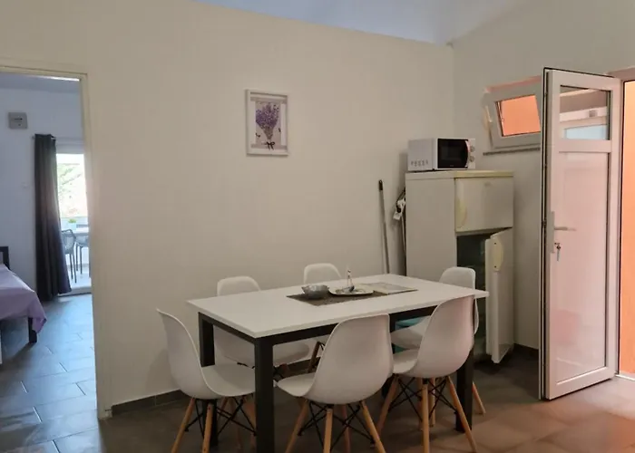 Aurelia Apartments, 아파트 *