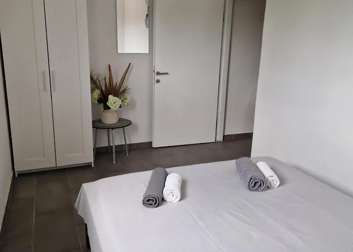 아파트 Aurelia Apartments, 비르