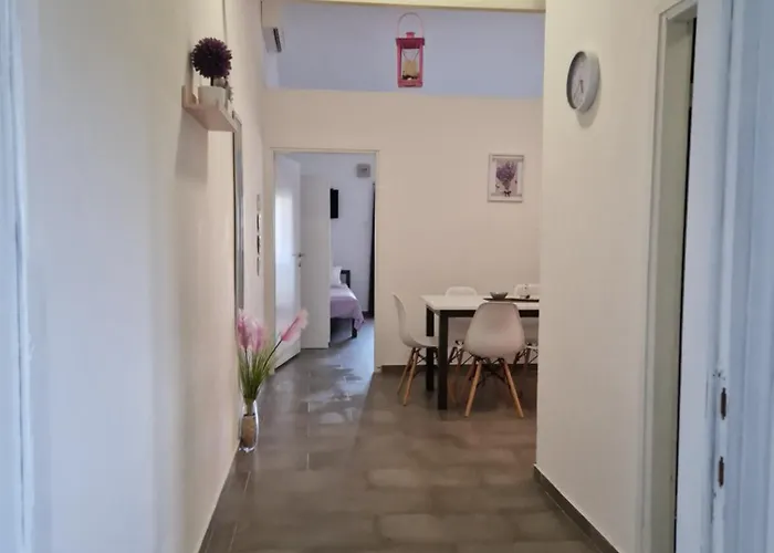 Aurelia Apartments, Vir