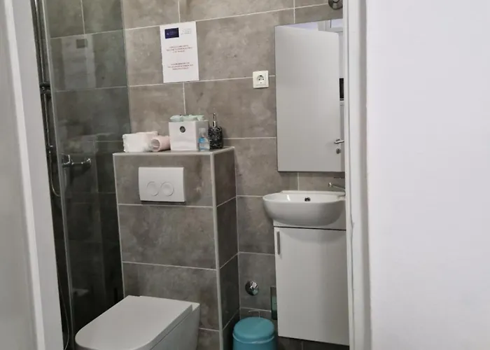 Aurelia Apartments,
