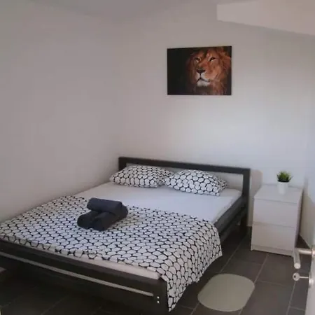 아파트 Aurelia Apartments, 비르