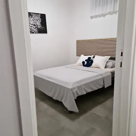 Aurelia Apartments, Apartment *