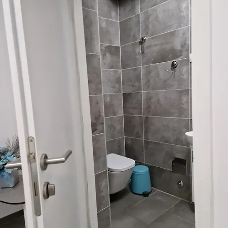 Aurelia Apartments, * 비르