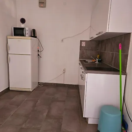 Aurelia Apartments, Apartman Vir