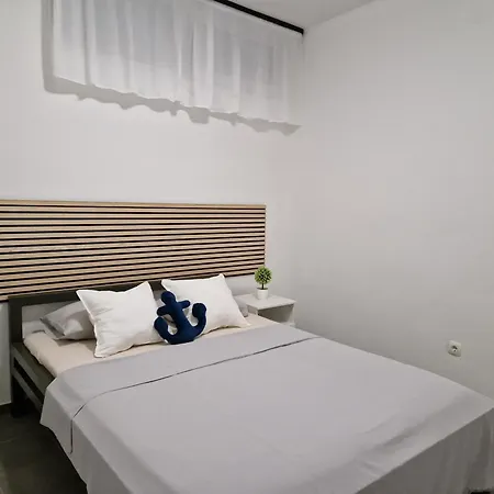Aurelia Apartments,