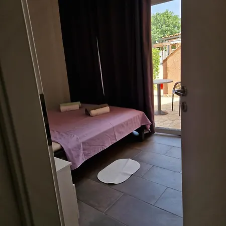 Apartman Aurelia Apartments, Vir