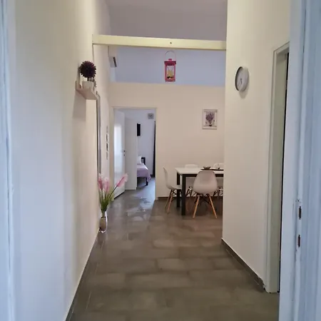 Aurelia Apartments, Вир