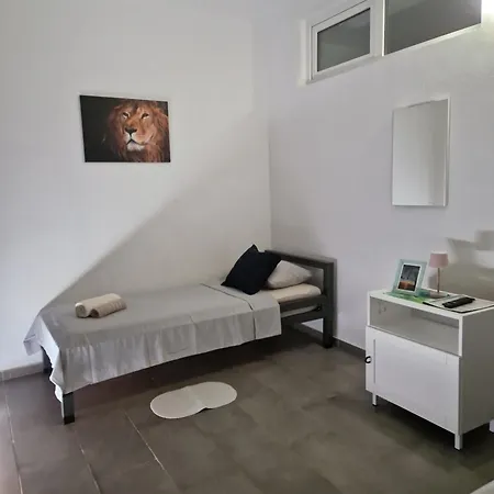 Aurelia Apartments, * 비르