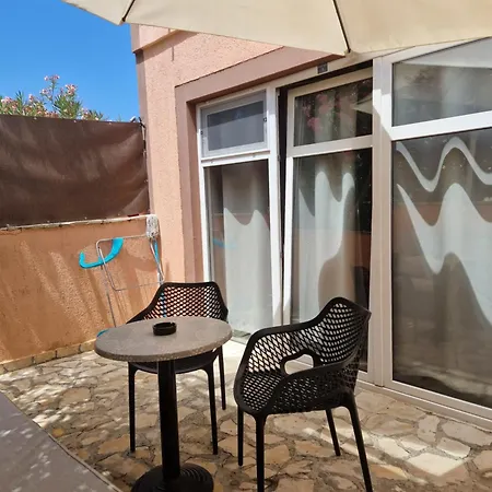 Aurelia Apartments, Apartman Vir