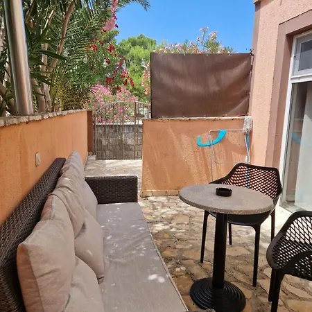 Apartman Aurelia Apartments, Vir