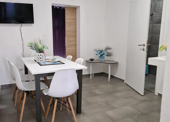 Aurelia Apartments, アパート