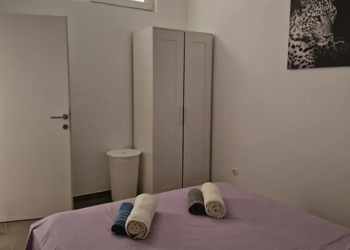 アパート Aurelia Apartments,