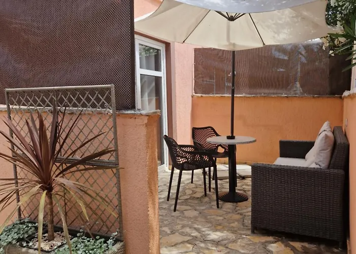 Aurelia Apartments, فير